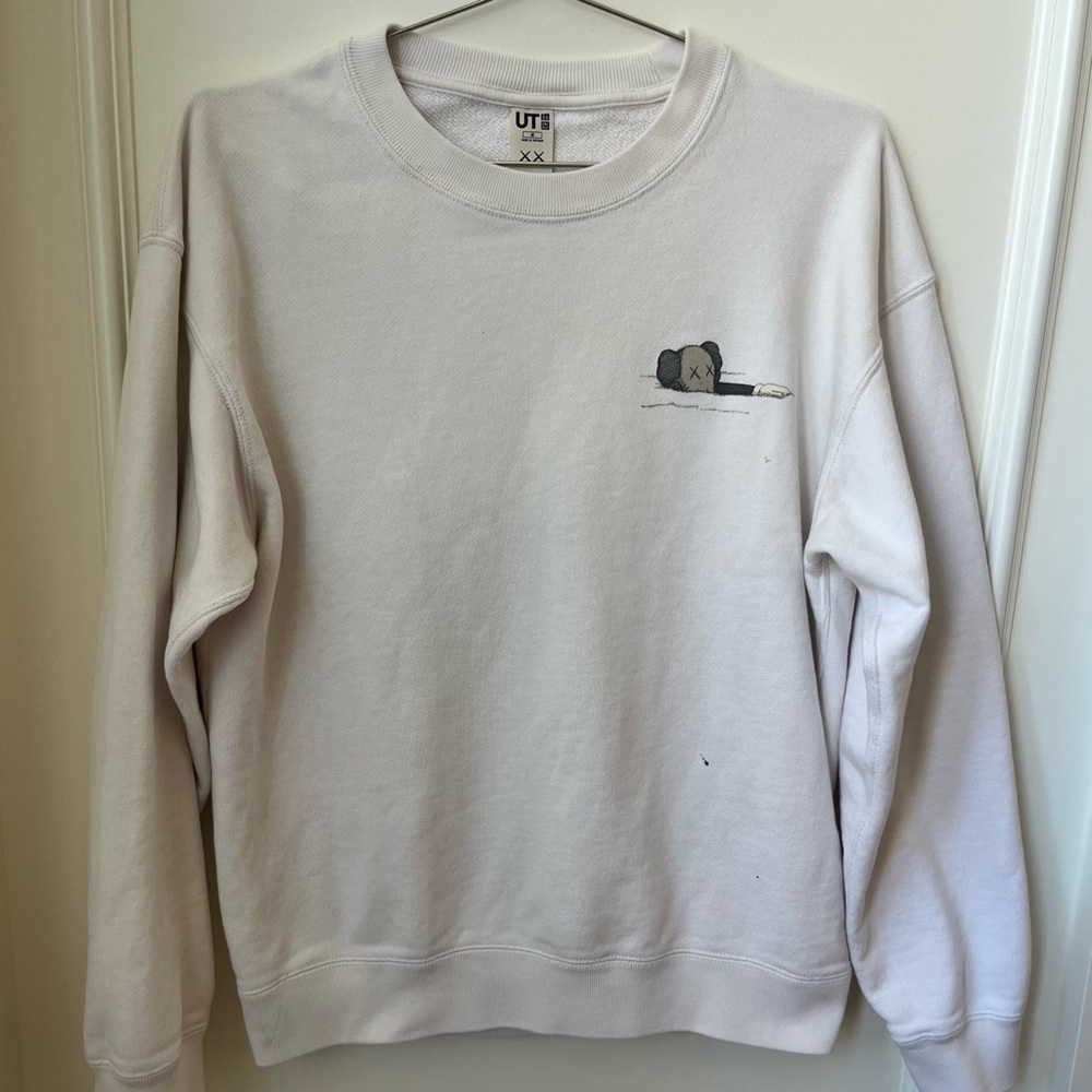 Uniqlo x KAWS Limited Edition Collab White Crewneck Sweatshirt Men’s Size Medium